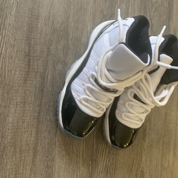 Used clothes and sneakers - Picture 12 of 15